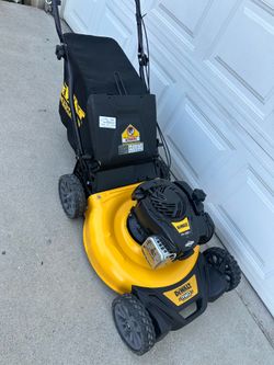 DEWALT 21 in. 150cc Briggs and Stratton 625ex Engine Rear Wheel Drive 2-in-1 Gas Self Propelled Walk Behind Lawn Mower
