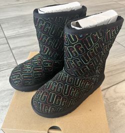 Kids UGG boot, size 1 - like new 
