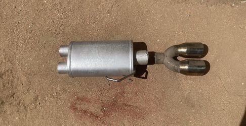Magnaflow Muffler / Dual Tip