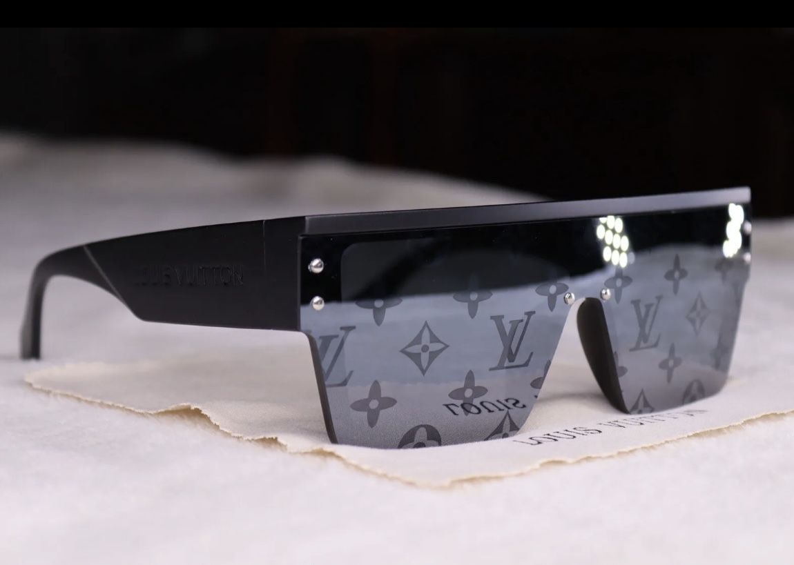 Black Louis Vuitton sunglasses (LV Print)