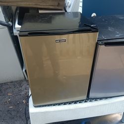 Emerson Refrigerator Suffix B, Whirlpool Little Fridge