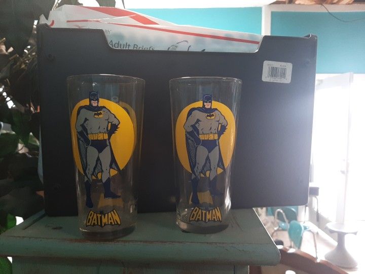 Set Of 2 Batman Glasses 1976 Vintage