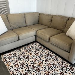 BEIGE SECTIONAL COUCH W/ FREE DELIVERY