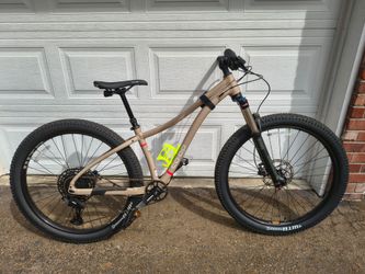 2025 REI Co-op Hardtail in sand/beige - size: XS, 27" (29-30" inseam; 27" stand over height)