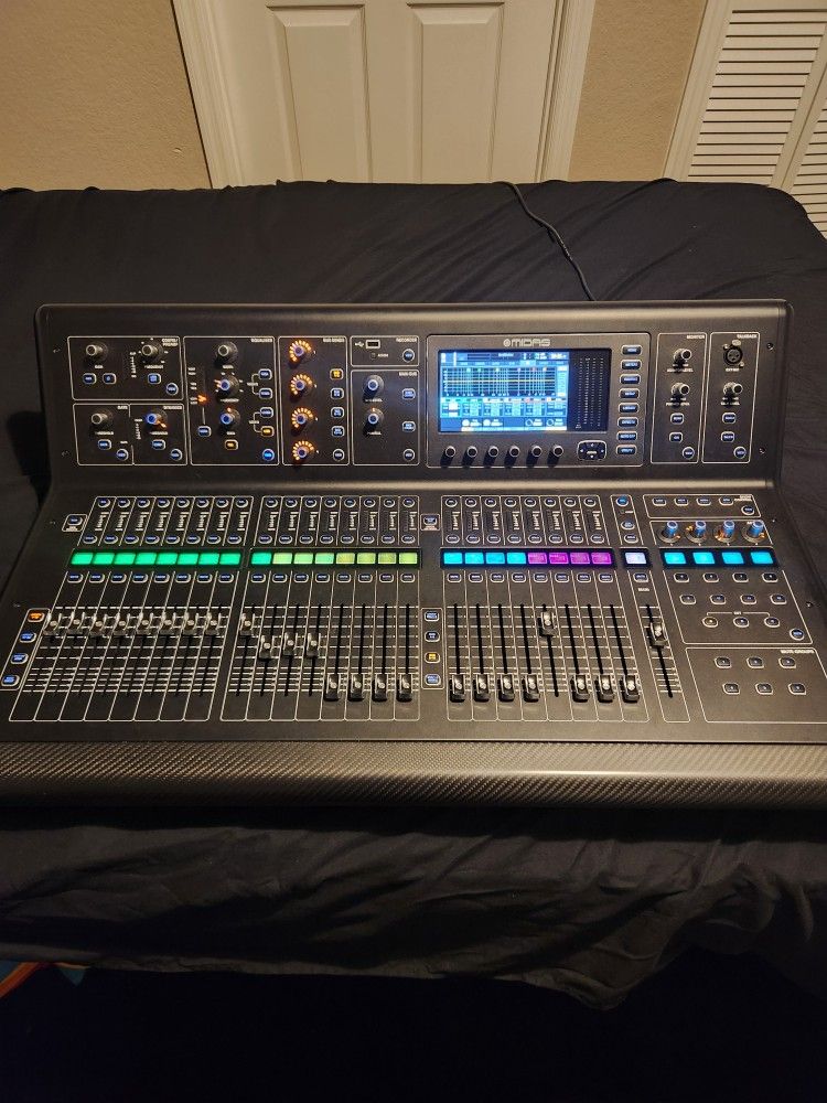 Midas M32 LIVE audio Board/mixer