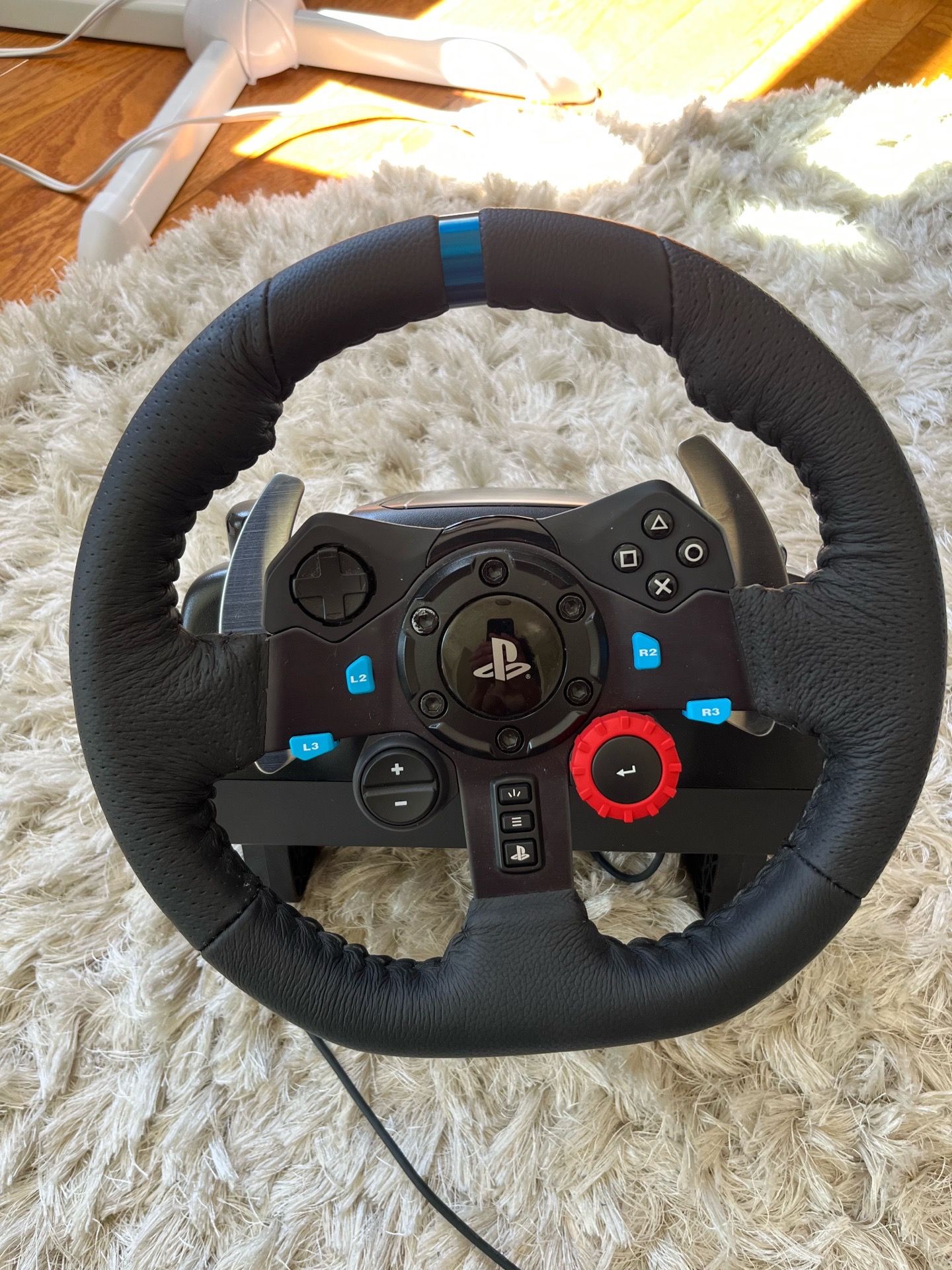 Logitech G29 racing wheel + pedals for PS4/PS5/PC.