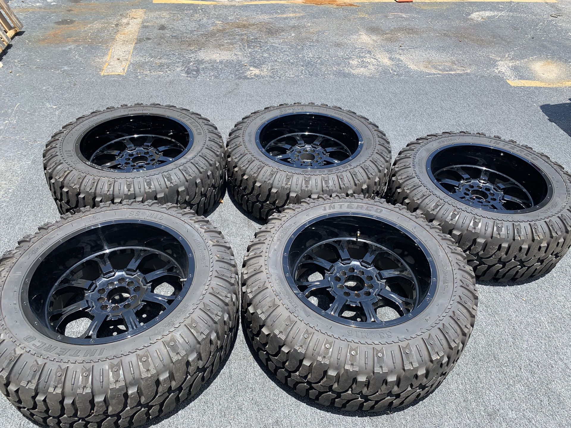 JEEP WRANGLER 37” Tires 22” wheels
