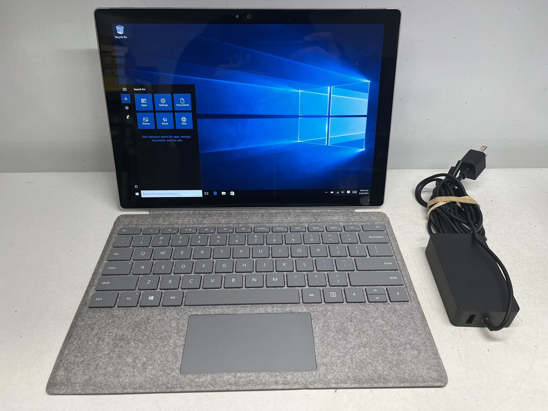 Microsoft Surface Pro 4 1724 12" Core i5-6300U 2.40GHz 8GB RAM 128GB SSD