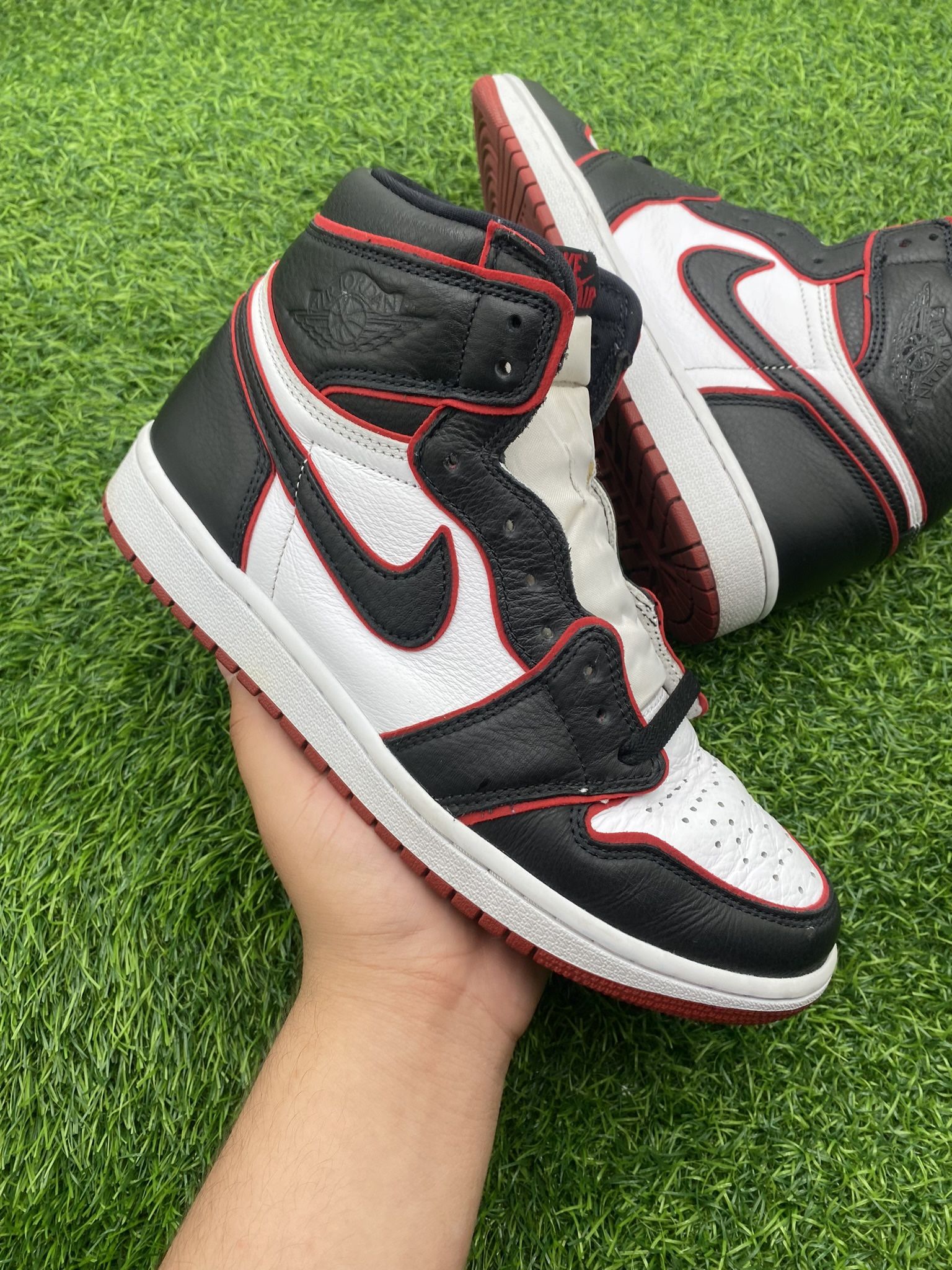 Jordan 1 “Bloodline” Size 9M