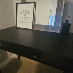 Black Desk