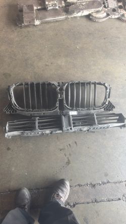 Lower Radiator Shutter Assembly - 2018-2021 BMW X3