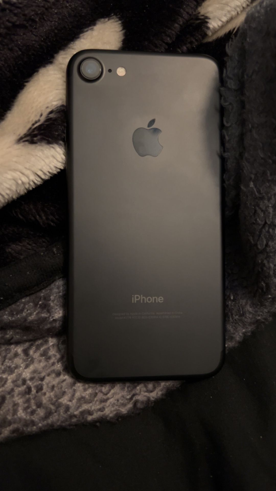 iPhone 7 unlocked 32 GB