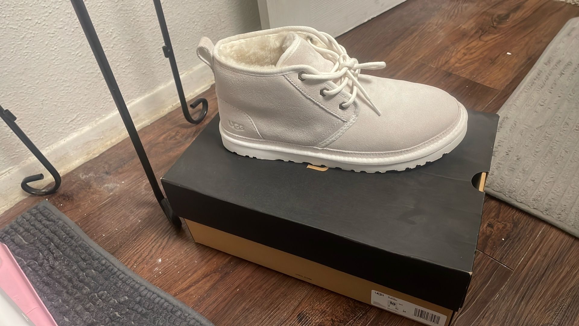 Men’s Uggs Shoe
