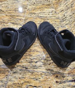 👟🖤 Nike Court Borough Mid 2 Youth Sneakers – Size 2.5Y 🖤👟