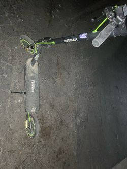 Electric scooter 3 weeks old stolen let me know if see it