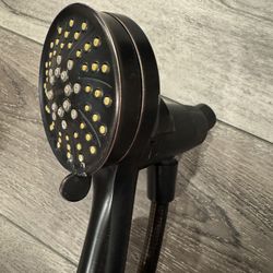 Like New! Moen magnetic shower hand sprayer