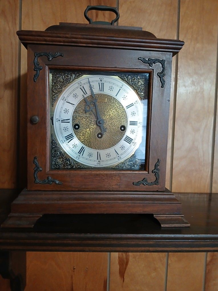 2 vintage mantel clocks