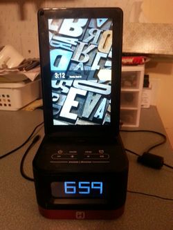 Kindle fire w clock radio charger base