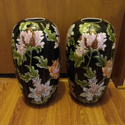 2 Vintage  Chinese Porcelain  Vases 