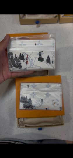 LV Cardholder