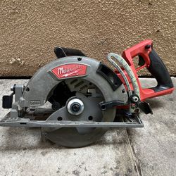 Milwaukee M18 FUEL 18V Lithium-lon Cordless 7-1/4 in. Rear Handle Circular Saw (Tool-Only)