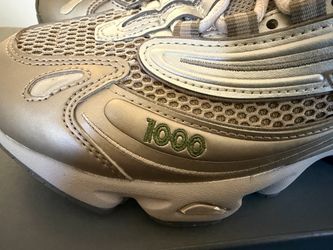 New Balance 1000 Sneakers. Size 9 women