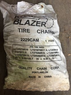 Set of new tires chains