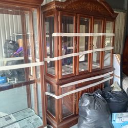 Hutch & Buffet With Leaf Extension And 4 Chairs Also Curio