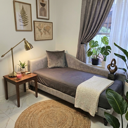 Day bed with memory foam mattress