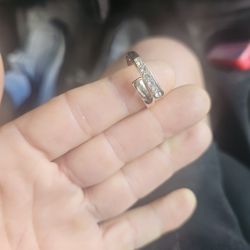 gold ring with diamonds 