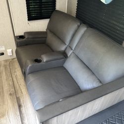 RV theater Seating With Console