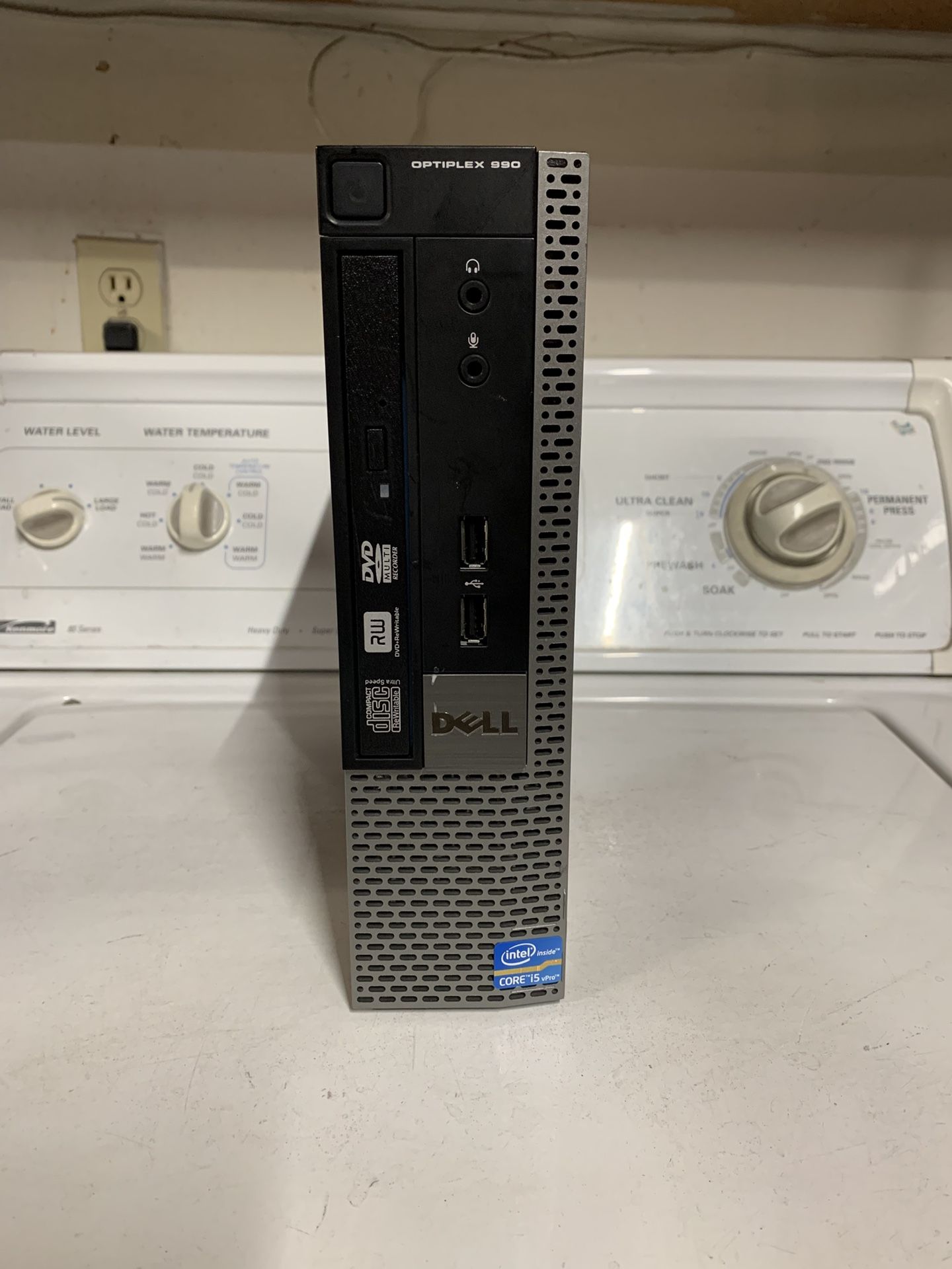 Windows 11 Dell 990 i5 with 8 GB Ram, SSD, and DVD Burner