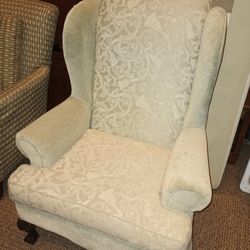 BEAUTIFUL WINGBACK ACCENT CHAIR 