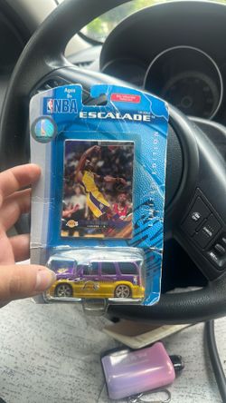 2006 Upper Deck NBA Kobe Bryant Lakers Escalade 1:64 Diecast w/ Trading Card – Sealed