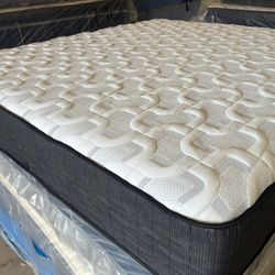 New King Memory Foam Really Comfortable ! Mattress 