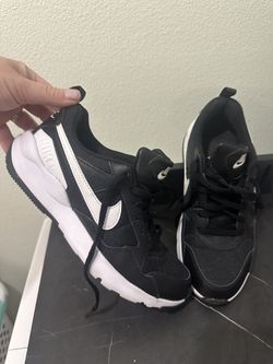 Nike shoe Youth 6.5/womens 8