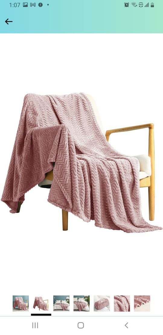 Exclusivo Mezcla Large Flannel Fleece Throw Blanket, Jacquard Weave Leaves Pattern (50" x 70", Pink) - Soft, Warm, Lightweight and Decorative

Amazon'