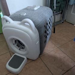Like New - PawSwing Grooming Cat Box