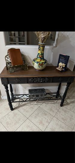 Decorative table