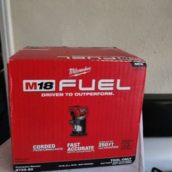 Milwaukee Fuel Compact Router