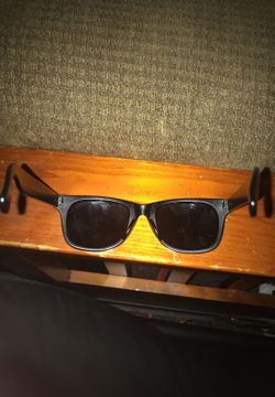 Black Rayban wayfarer