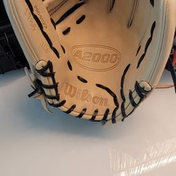 Baseball And Softball Glove- Wilson A2000