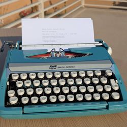 Smith Corona Corsair Deluxe (Circa 1965) Turquoise Typewriter 