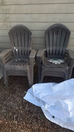 Plastic Lawn Chairs (6)