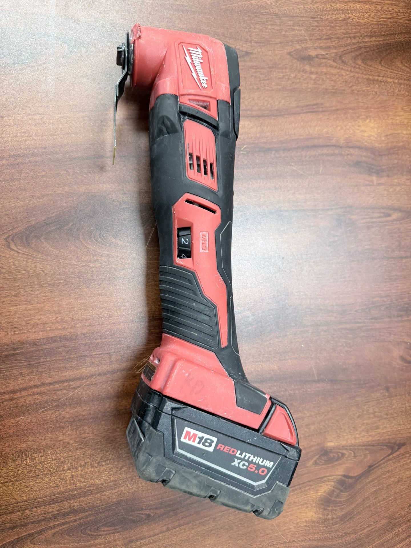 Milwaukee Multi-Tool Model 2626-20