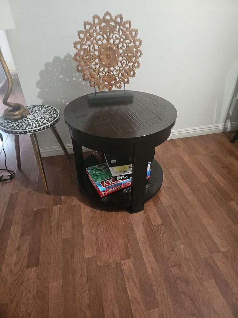 Round End table.