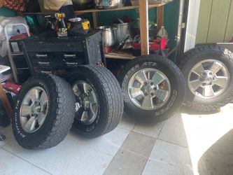 Estoy vendiendo estos rines para toyota tacoma