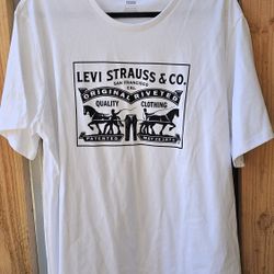 Levi's® Men's Crew Neck Short Sleeve Graphic T-Shirt
Size XXL 
Excellent condition 
No rips or stains 
Pls see all pictures for details 
