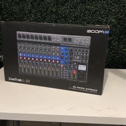 Zoom L-12 Mixer 