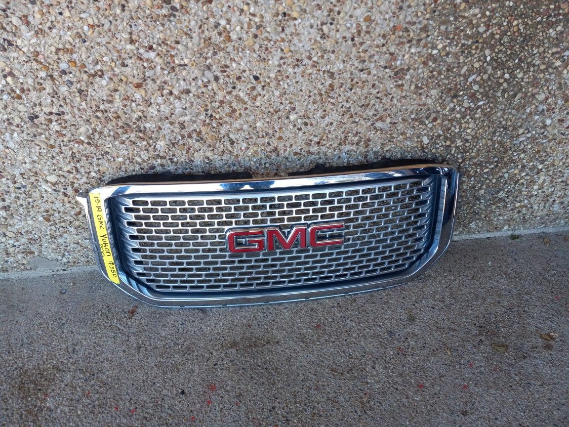 2015-19 GMC Yukon Denali Grill (Auto Parts)